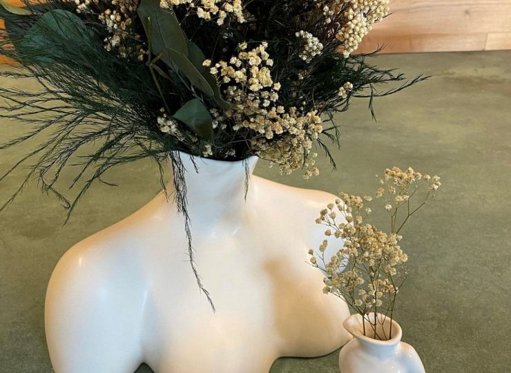 Anissa Kermiche vaser