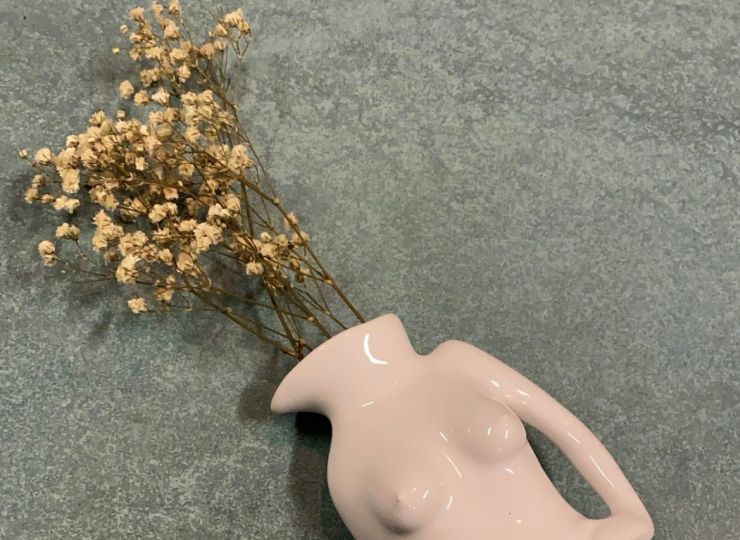 Anissa Kermiche vaser