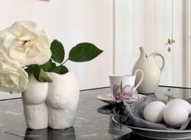 Anissa Kermiche vaser